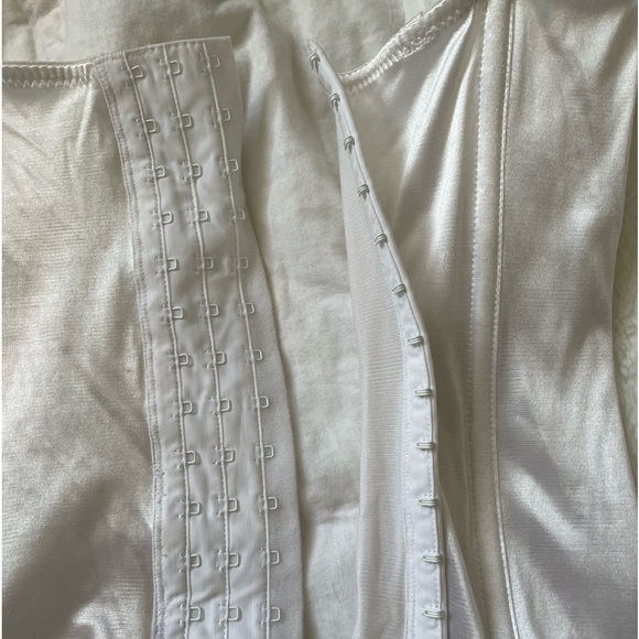 Vintage silk La Vie En Rose corset - Picture 4 of 5